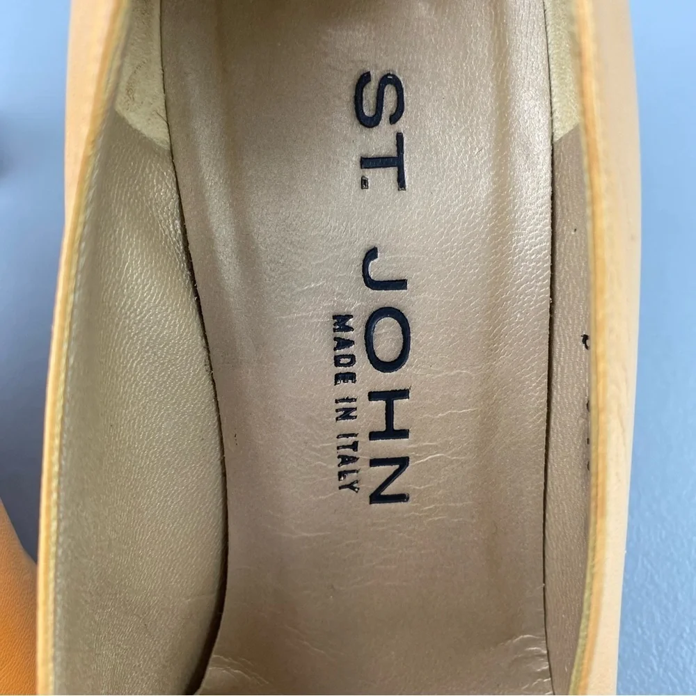 St. John Women's 2 Tone Tan and White Cap Pointed Toe Heels Women's size 6